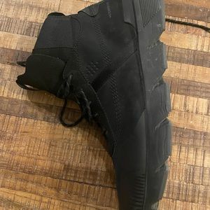 sorel boots size 13. Waterproof in EXCELLENT condition.